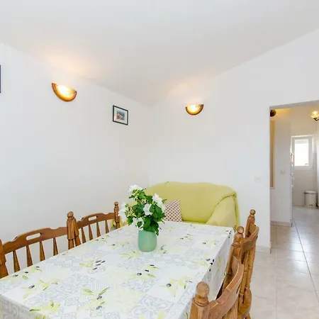 아파트 Zoric 로고즈니차