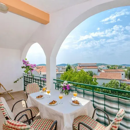 Zoric 아파트 로고즈니차